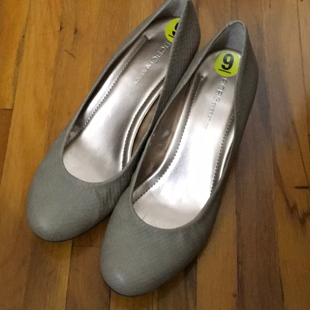 BCBG Khaki Wedge Shoe Great For Work